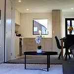 Cosy And Close To Central City